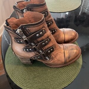 Freebird Brown Ankle Boots with Vintage Aesthetic
